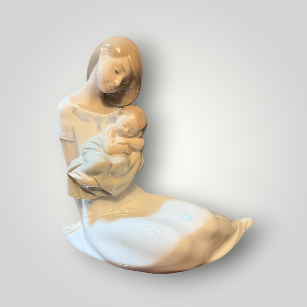 Nao by Lladro Light Of My Days Figurine 1446 Spain Glossy Porcelain Vintage Baby